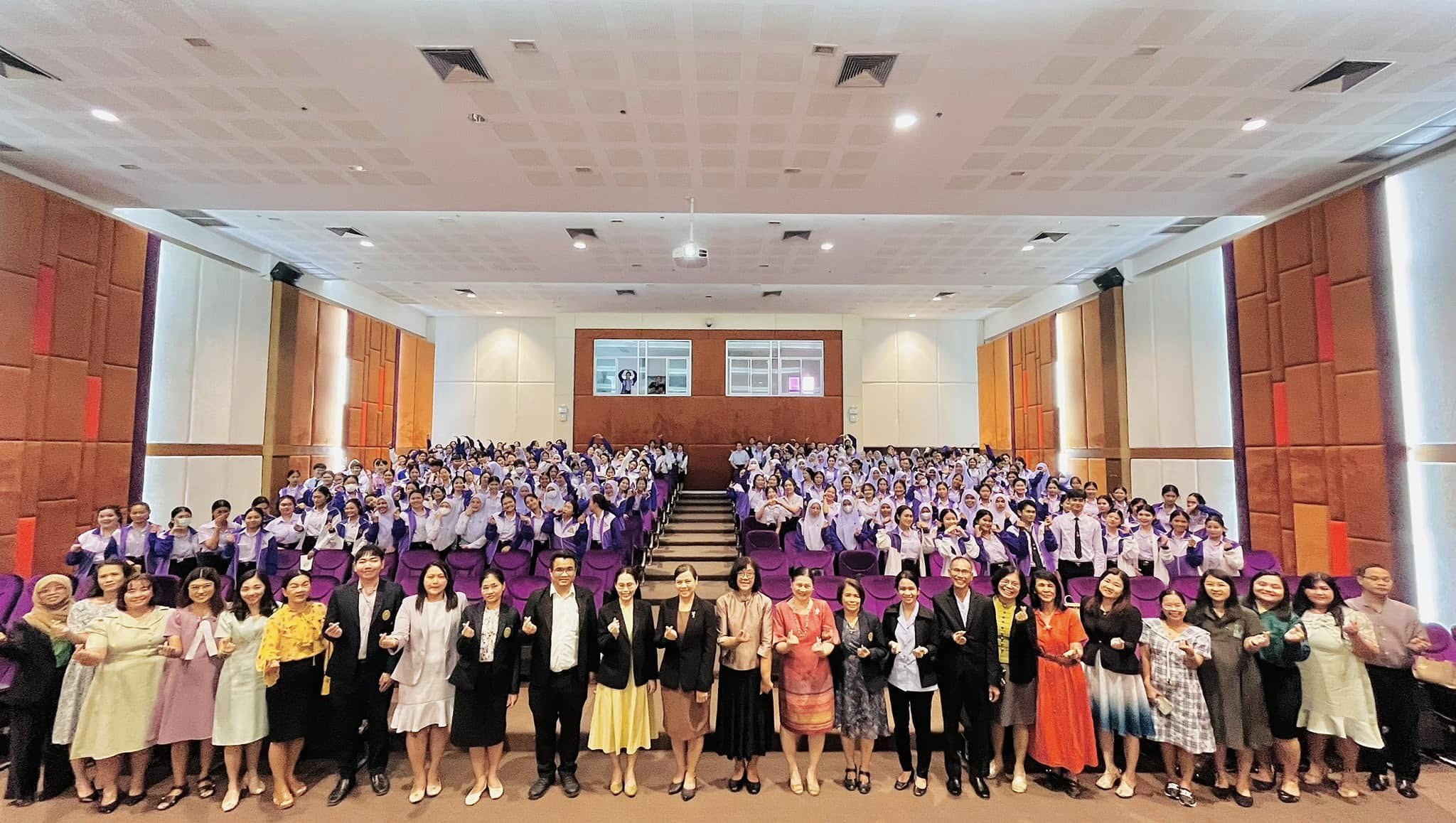 คณะพยาบาลศาสตร์และวิทยาการสุขภาพจัดกิจกรรม “Home room เปิดเทอมใหม่หัวใจว้าวุ่น Season 2”