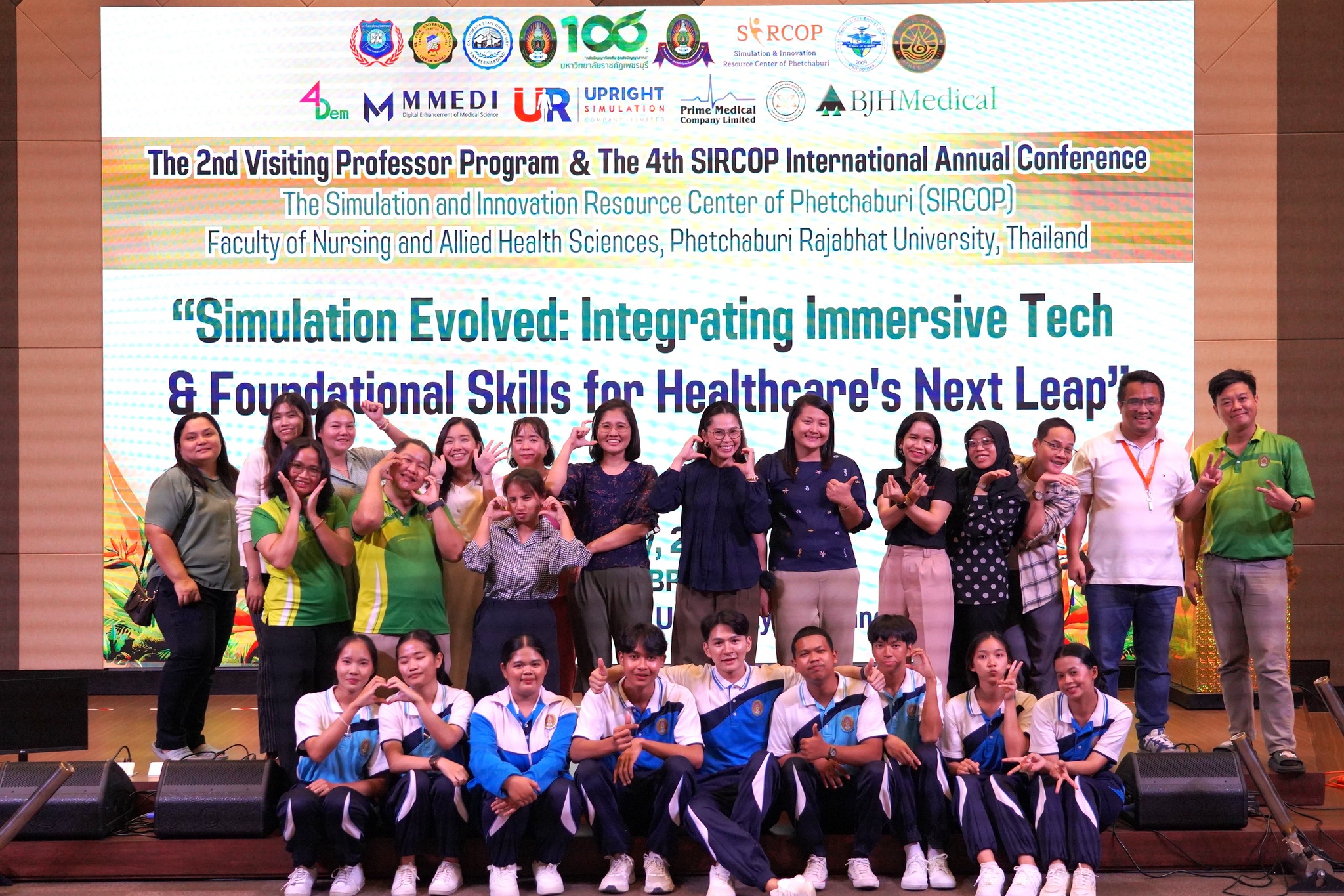 คณะพยาบาลศาสตร์และวิทยาการสุขภาพ มหาวิทยาลัยราชภัฏเพชรบุรี ขอชื่นชมและขอบคุณ ทีมผู้บริหาร คณาจารย์ บุคลากรสายสนับสนุน และนักศึกษา ที่ร่วมแรงร่วมใจจนทำให้ การประชุมวิชาการนานาชาติประจำปี 2568