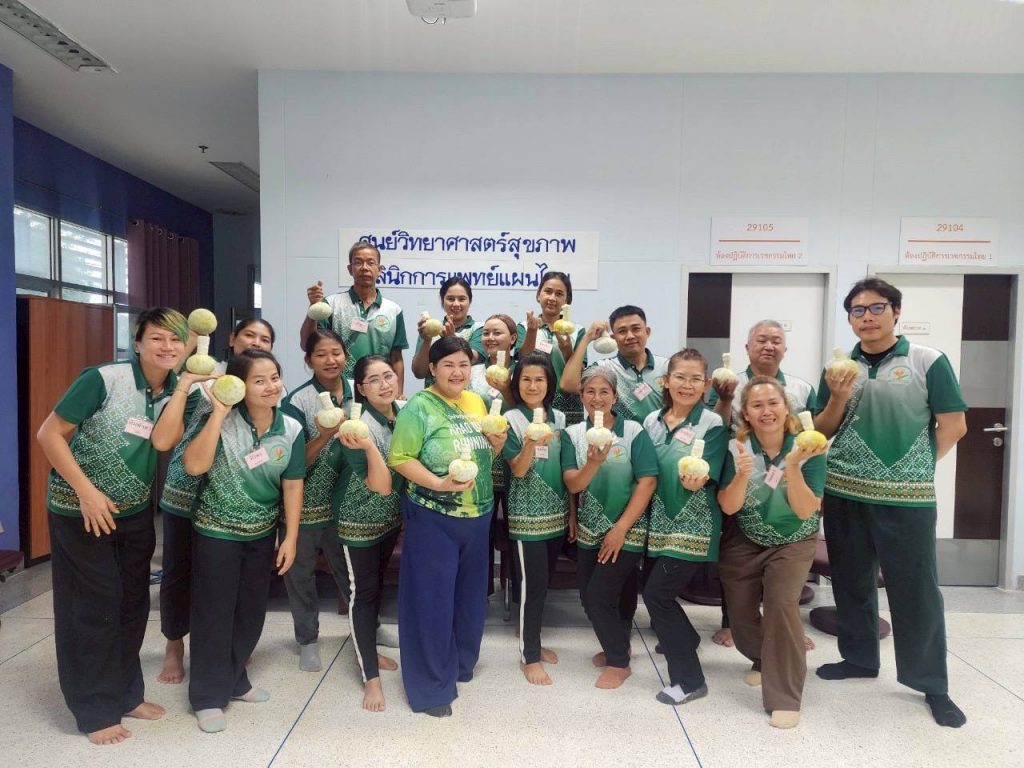 คณะพยาบาลศาสตร์และวิทยาการสุขภาพ จัดการเรียนการสอนหลักสูตรผู้ช่วยแพทย์แผนไทย 372 ชั่วโมง และหลักสูตรนวดไทยเพื่อสุขภาพ 150 ชั่วโมง