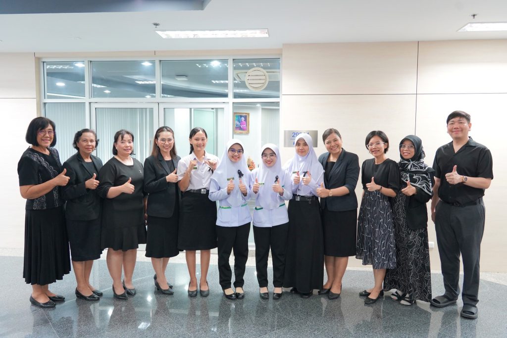 คณะพยาบาลศาสตร์และวิทยาการสุขภาพ ร่วมแสดงความยินดีแก่นักศึกษาสาขาวิชาการแพทย์แผนไทย คว้ารางวัลชนะเลิศ และรองชนะเลิศอันดับ 1 ในการแข่งขันทักษะทางวิชาชีพ การแพทย์แผนไทยระดับอุดมศึกษา