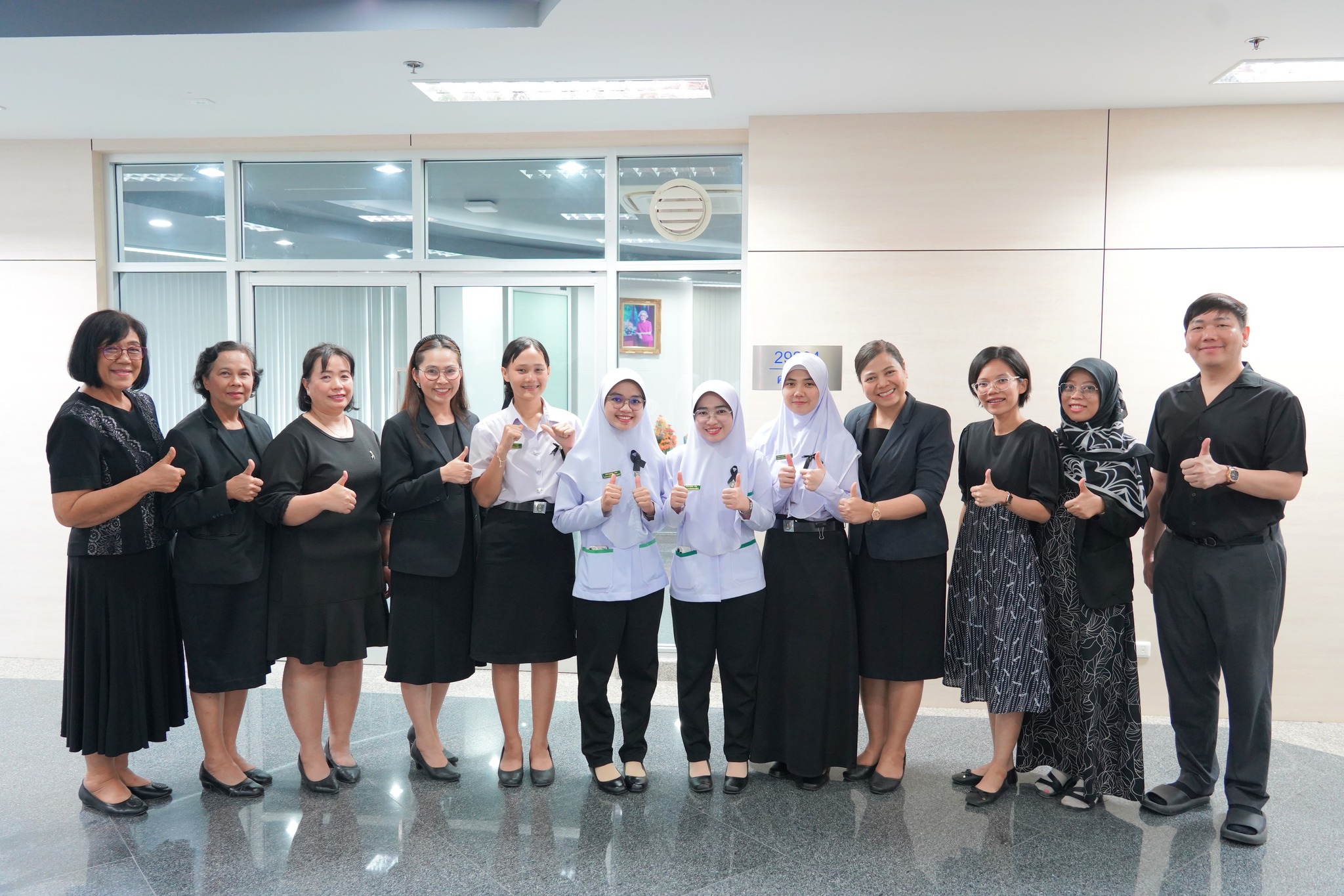 คณะพยาบาลศาสตร์และวิทยาการสุขภาพ ร่วมแสดงความยินดีแก่นักศึกษาสาขาวิชาการแพทย์แผนไทย คว้ารางวัลชนะเลิศ และรองชนะเลิศอันดับ 1 ในการแข่งขันทักษะทางวิชาชีพ การแพทย์แผนไทยระดับอุดมศึกษา