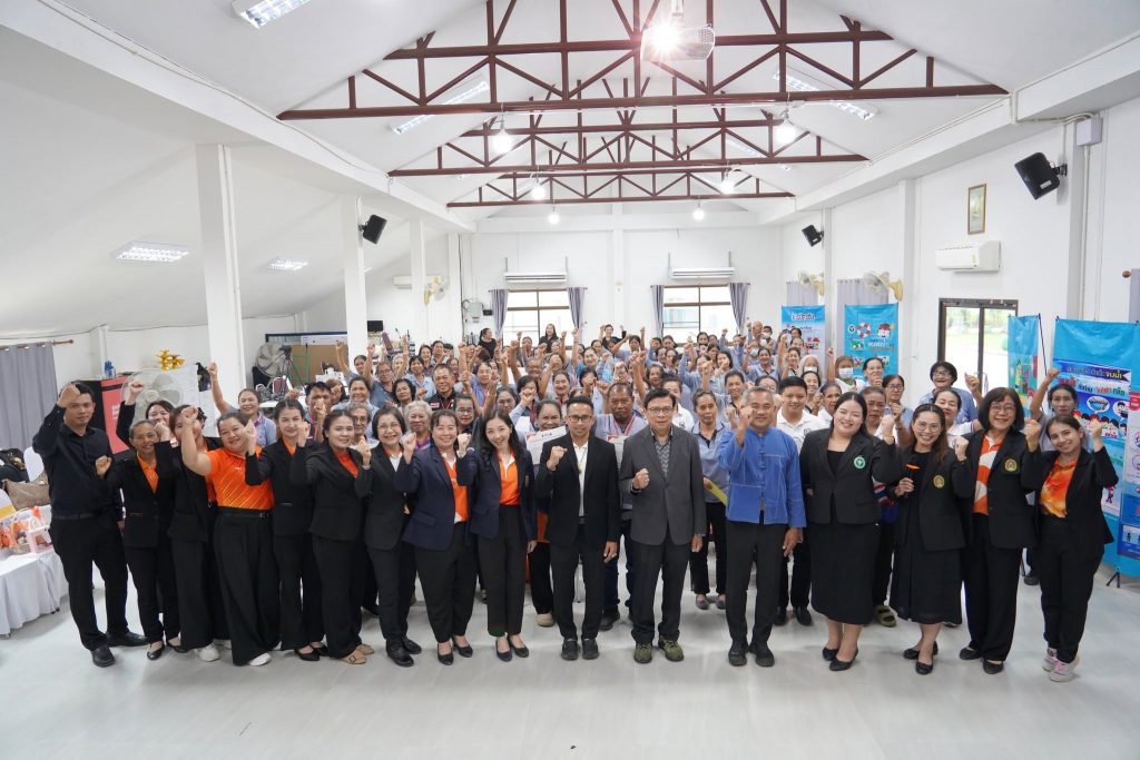 คณะพยาบาลศาสตร์และวิทยาการสุขภาพ จัดกิจกรรมอบรมเชิงปฏิบัติการ “ซีเนียร์ อสม. ฟอร์คิดส์” วันที่ 2 พร้อมจัดกิจกรรมสัมมนาวิชาการสัญจร “ปลดล็อก อสม. สูงวัย เพื่อการส่งเสริมพัฒนาการเด็กปฐมวัยในชุมชนตำบลปราณบุรี จังหวัดประจวบคีรีขันธ์”
